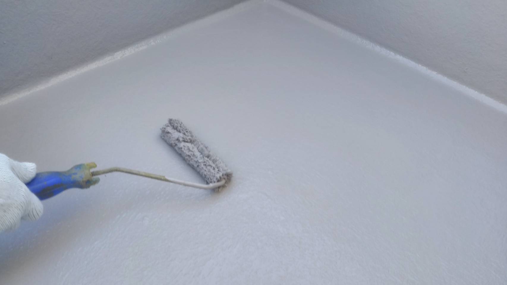 バスリニューアル・リペア　バスタブ塗装プライマーイメージ写真